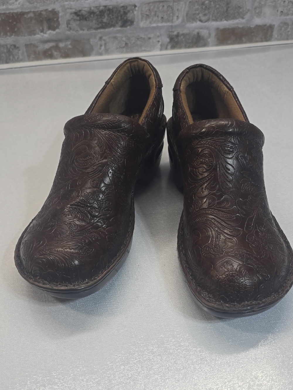 BOC Born Embossed leather clogs Brown Sz 11